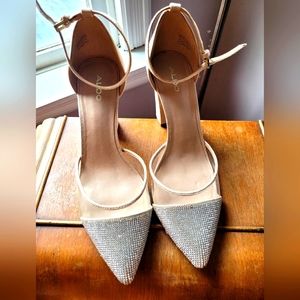 NWOB Rinestone toe, suede tan heels